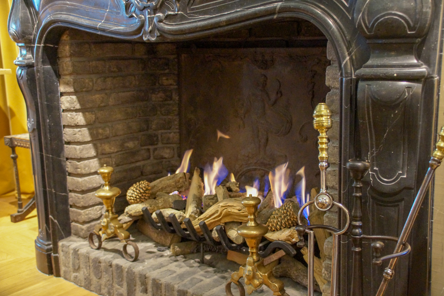 Fireplace accessories in Netherlands, sourced by https://www.firebacks.net