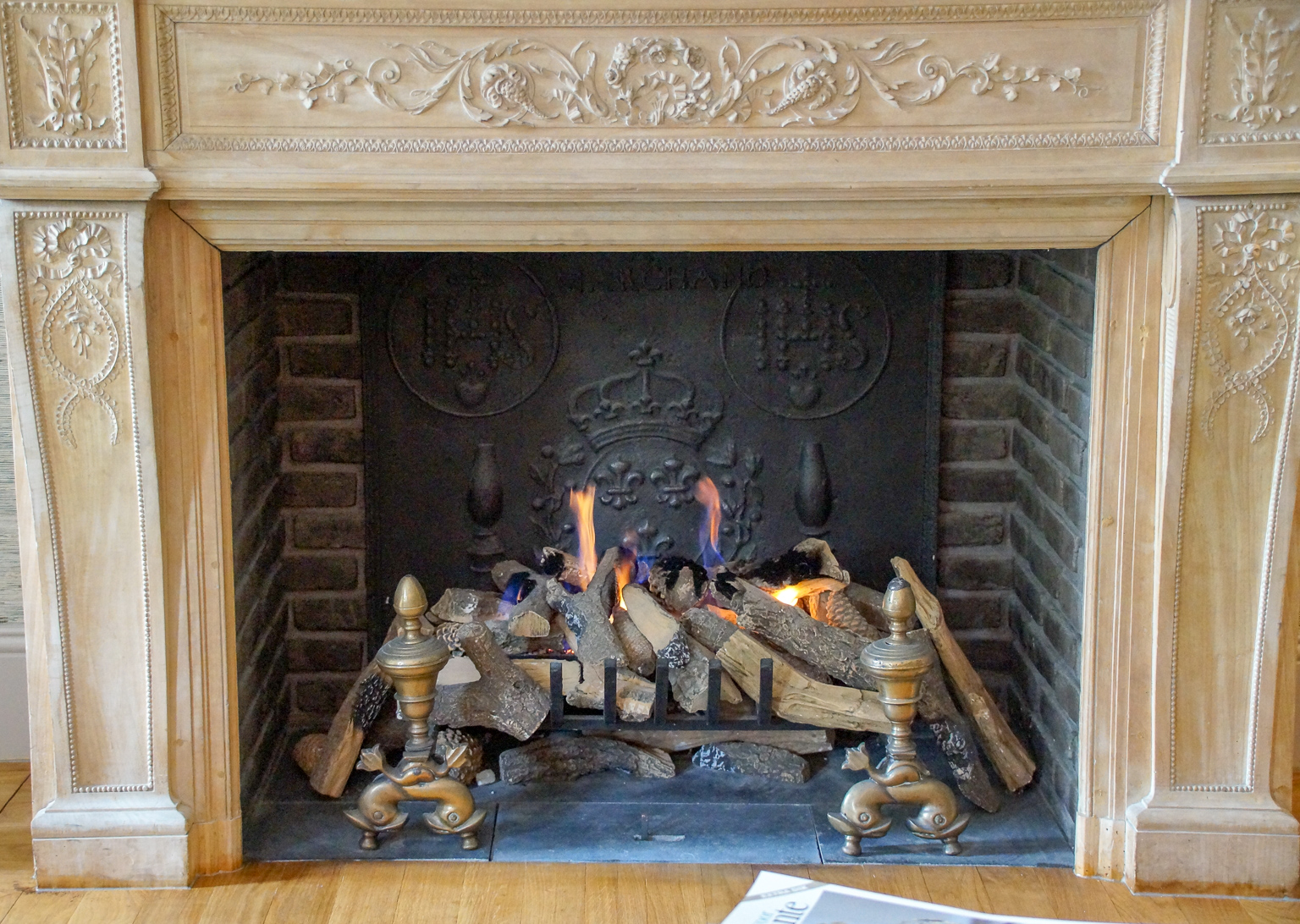 Fireplace accessories in Netherlands, sourced by https://www.firebacks.net