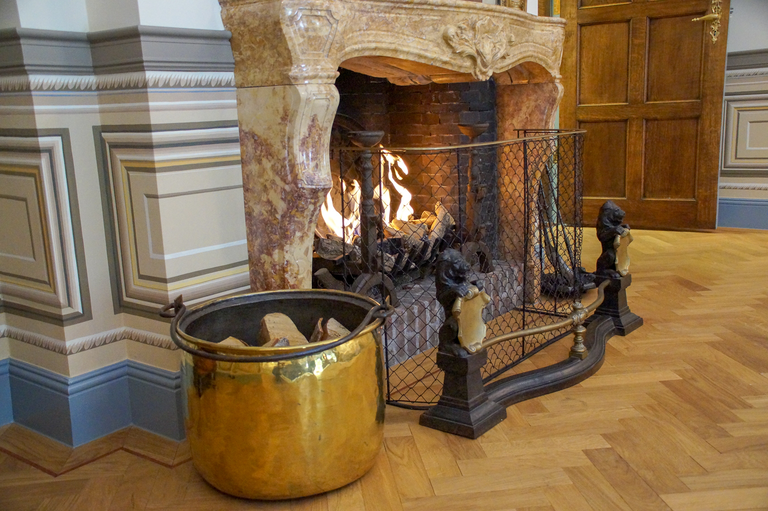 Fireplace with same style fireplace accessories