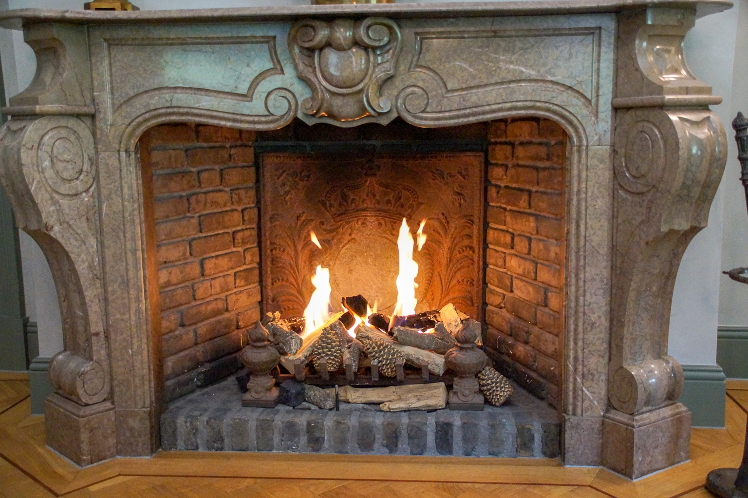 Fireplace accessories in Netherlands, sourced by https://www.firebacks.net