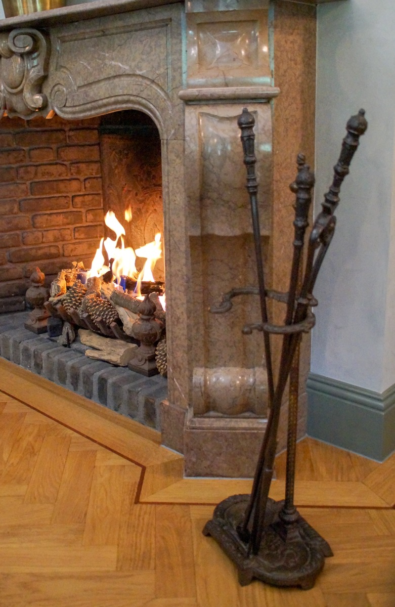 Fireplace accessories in Netherlands, sourced by https://www.firebacks.net