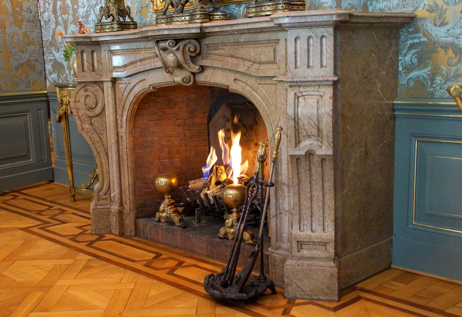 Sturdy fireplace made lighter with fireplace accessories