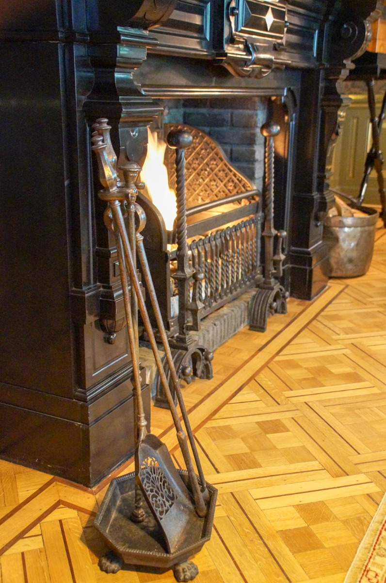 Gas fireplace decorated as wood-burning fireplace with a fireplace grate