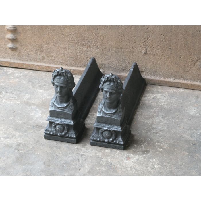 Marianne Andirons made of Cast iron 