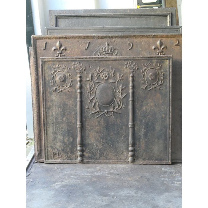 Neoclassical Fireback made of Cast iron 
