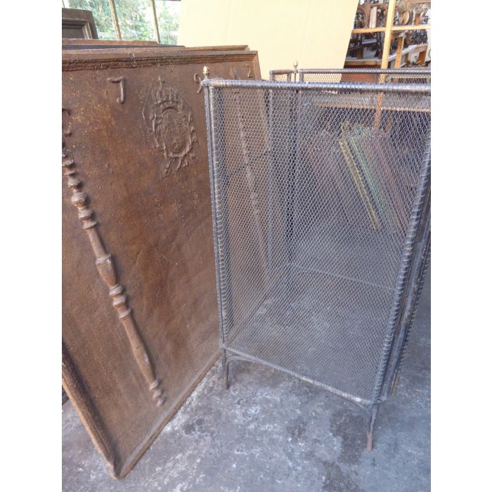 Antique French Fire Screen for Stove made of Brass, Iron mesh, Iron 