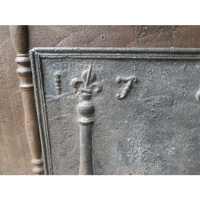 Pillars with Fleurs de Lys Fireback made of Cast iron 
