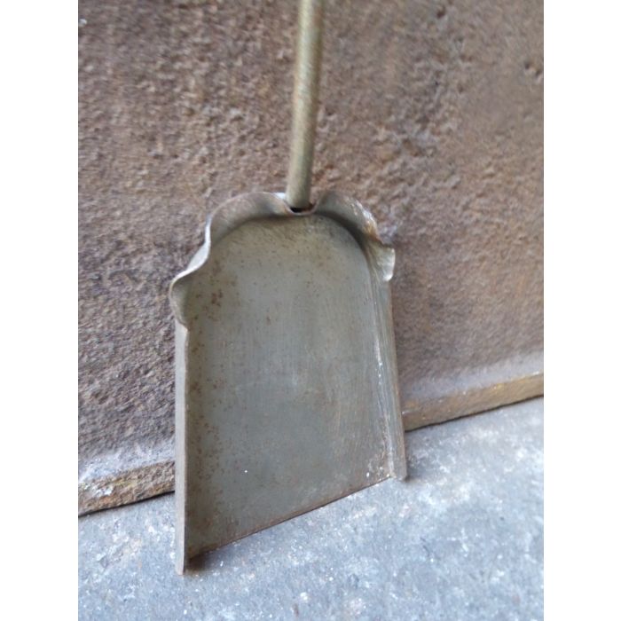 English Fire Shovel made of Wrought iron 