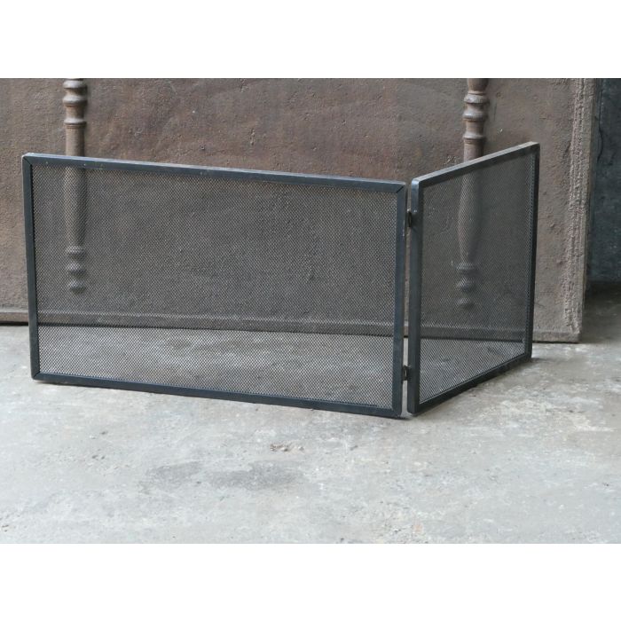 Fire screen (wrought iron) made of Wrought iron, Iron mesh 