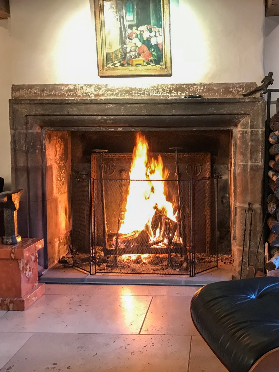 purpose of a fireplace screen