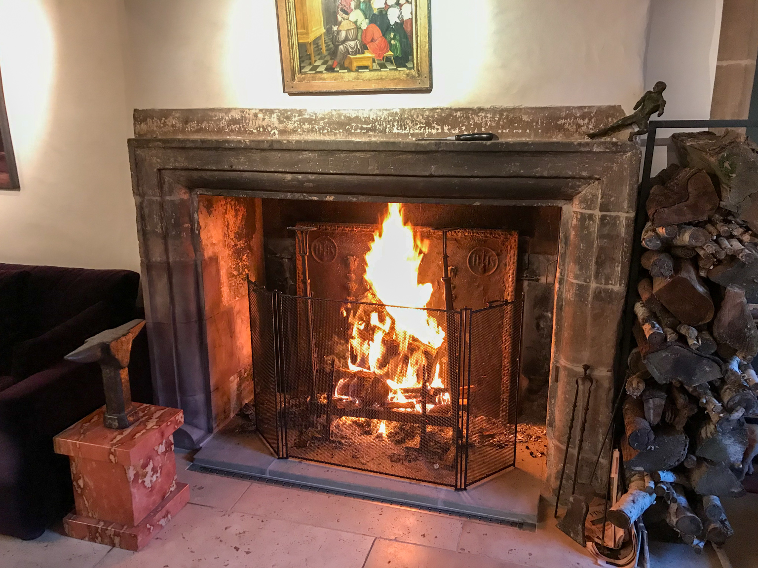 How big should a fireplace screen be?