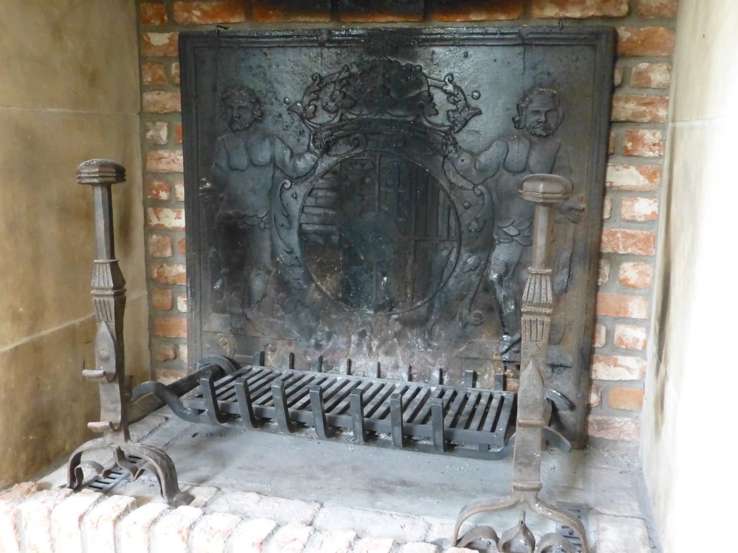 Fireplace fireback in Zeist, Netherlands sourced from https://www.firebacks.net