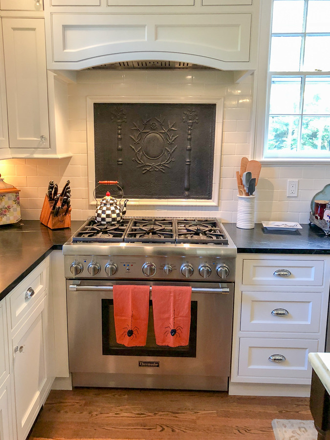 Fireback as kitchen backsplash in Hartford, Connecticut, by https://www.firebacks.net