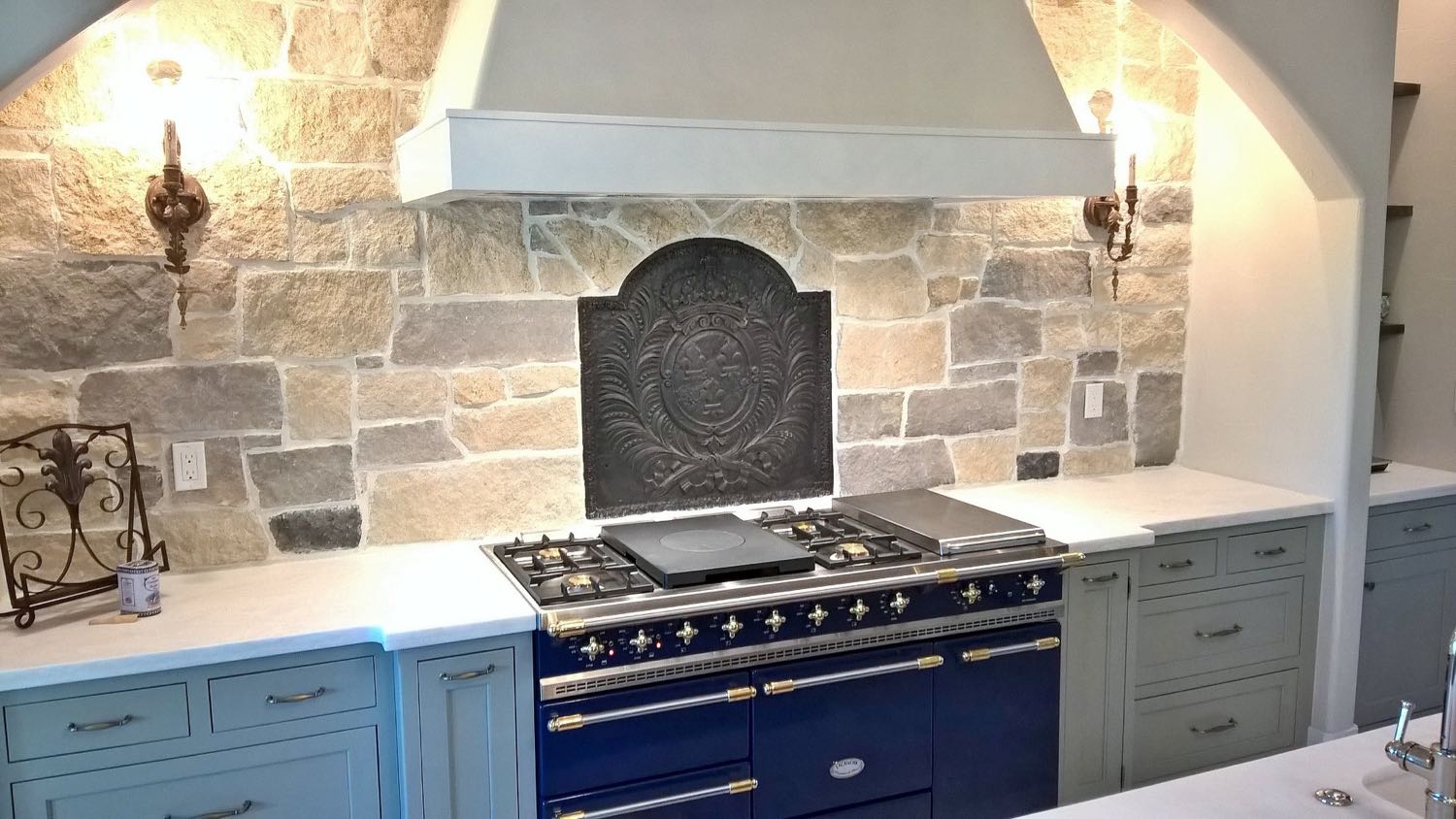 Fireback backsplash in a kitchen