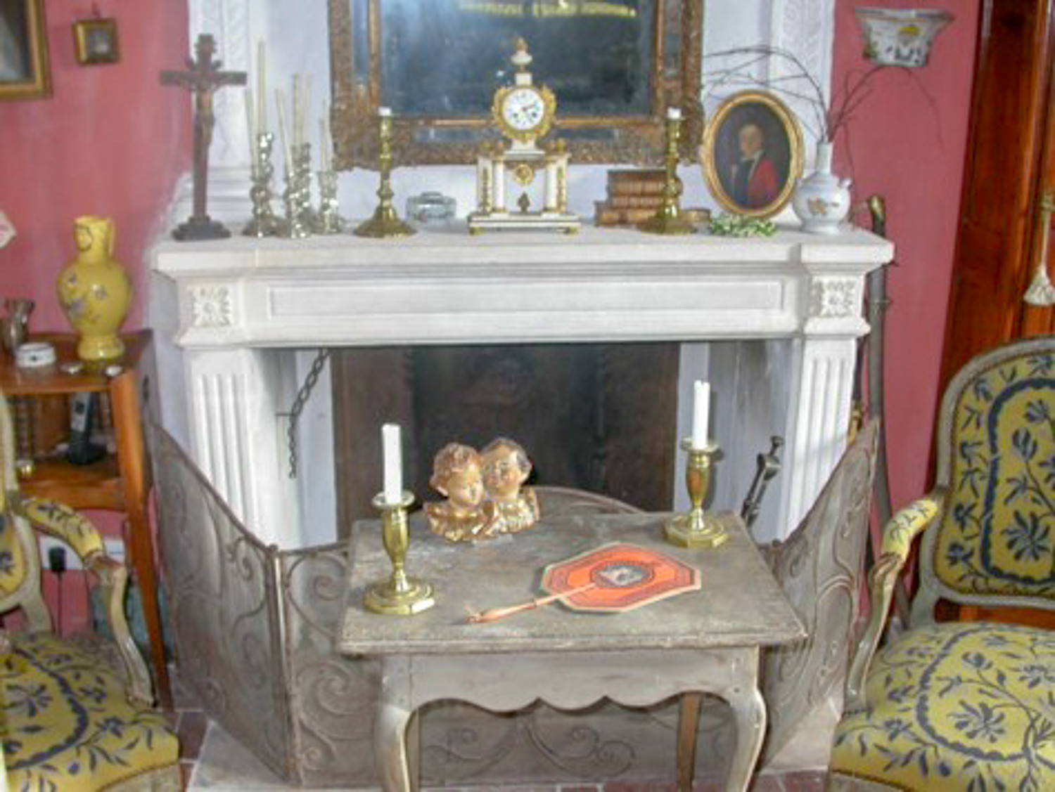 Fireplace fireback in Chavanod, France from https://www.firebacks.net