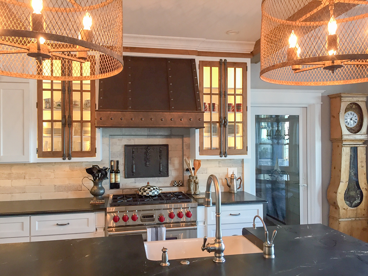 Fireback backsplash in Chicago, Illinois by https://www.firebacks.net