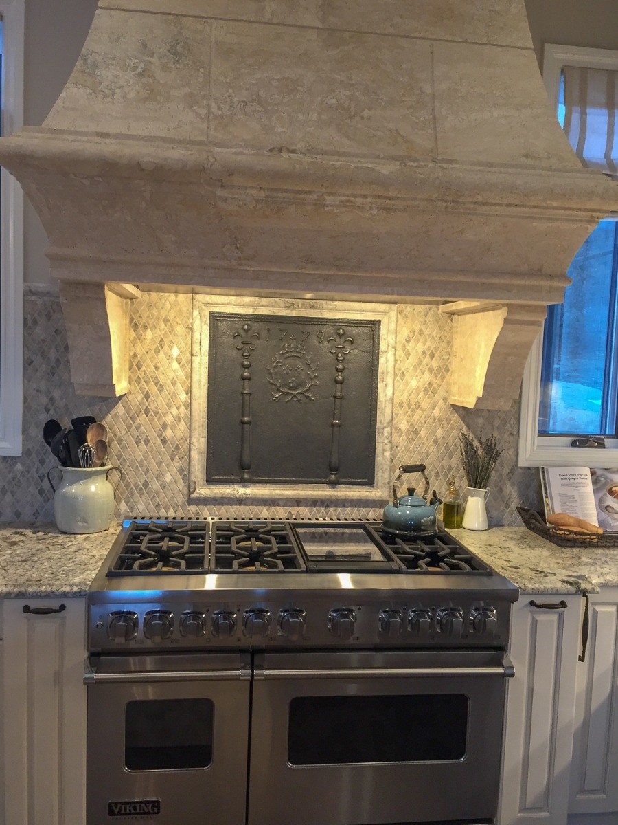 Fireback backsplash in Castle Rock by https://www.firebacks.net