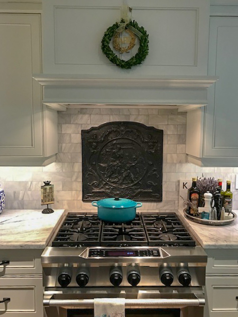 Fireback backsplash in Derby, Kansas by https://www.firebacks.net