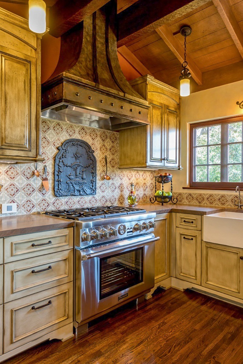 Fireback backsplash in La Canada, California sourced by https://www.firebacks.net