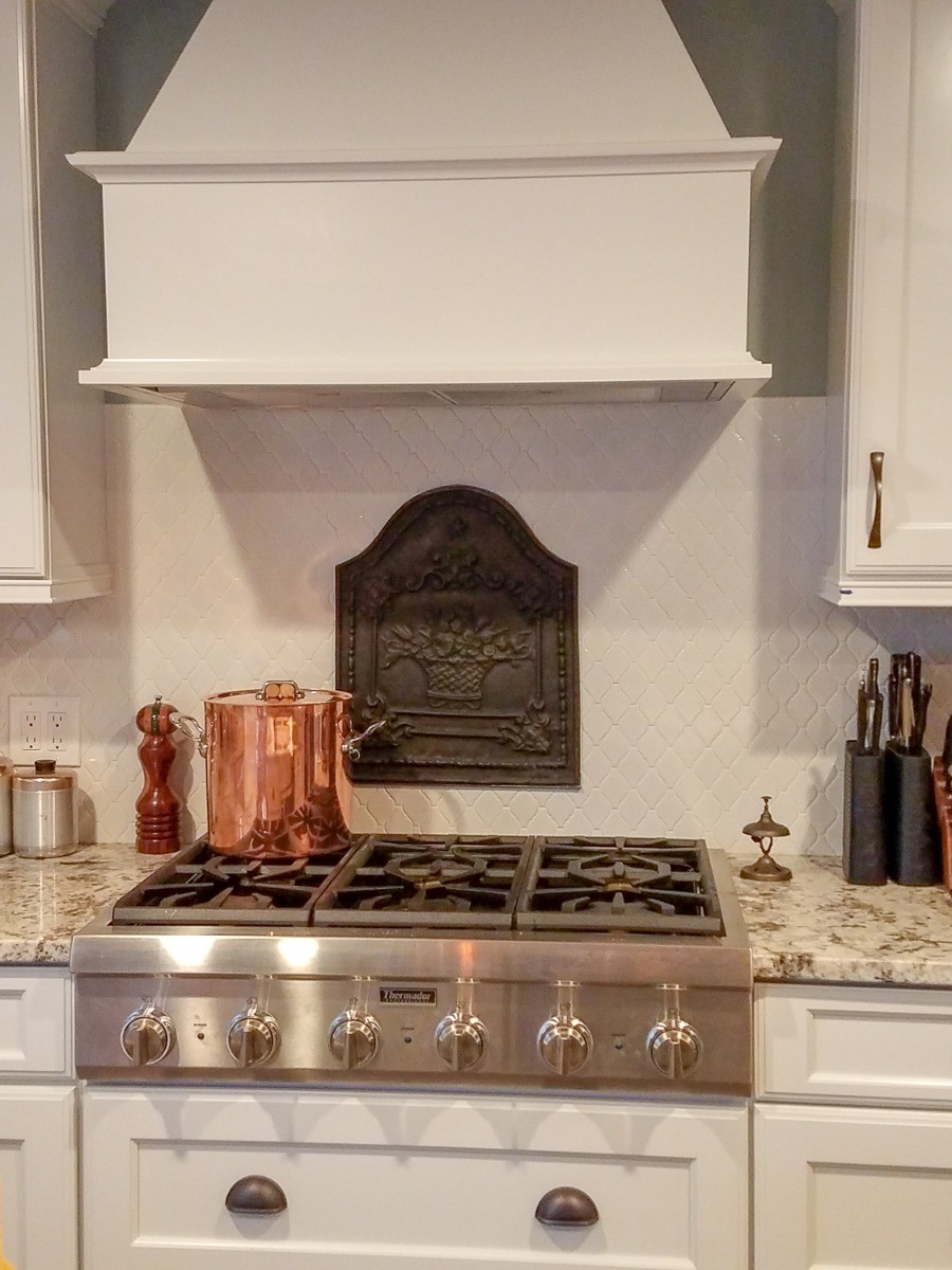 Fireback backsplash in Lakewood, Colorado sourced from https://www.firebacks.net