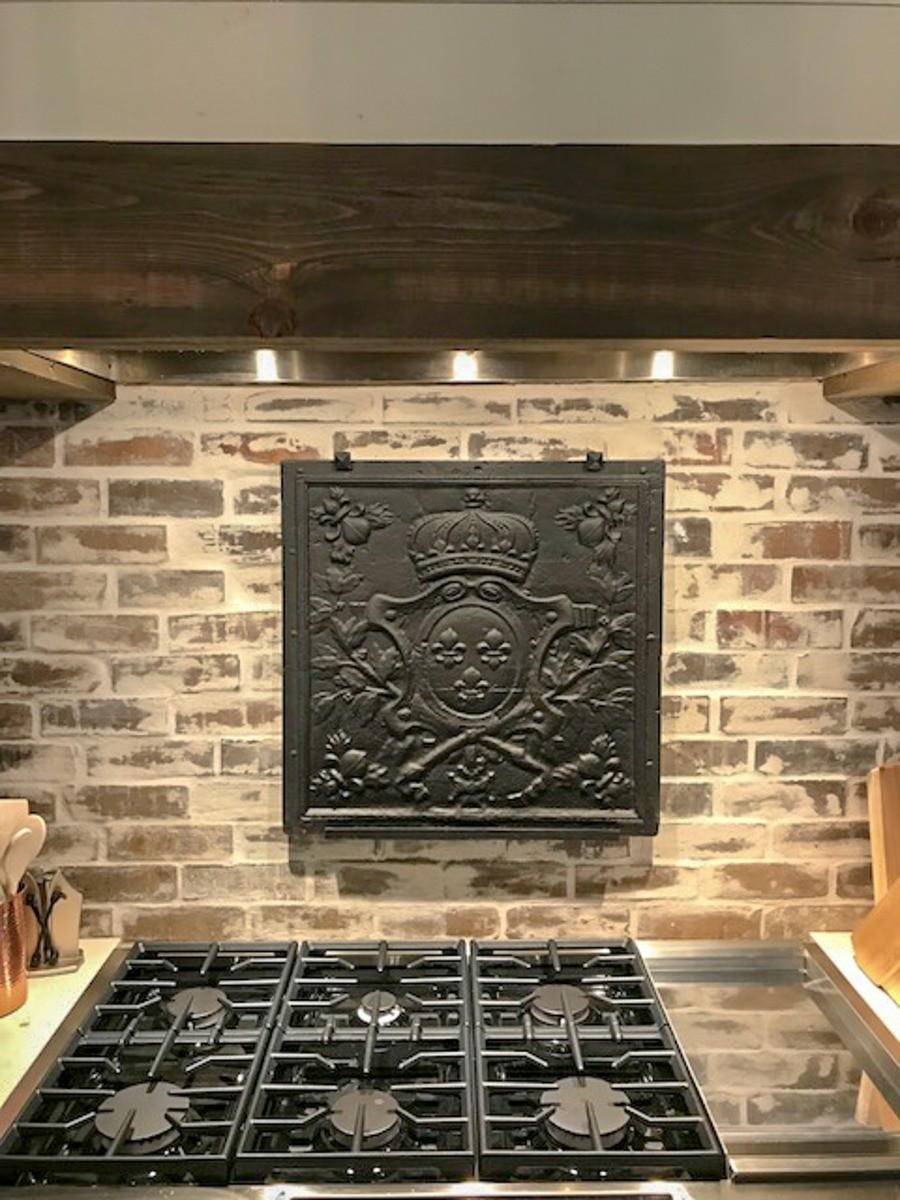 Fireback backsplash in Lumberton, Texas