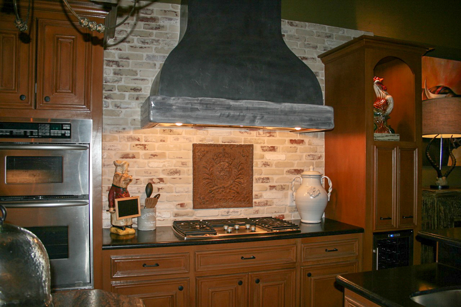 Fireback backsplash in Montgomery, Texas sourced from https://www.firebacks.net