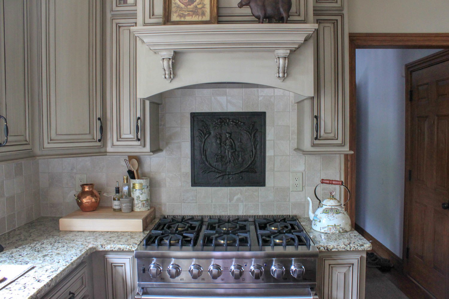 Fireback backsplash in Munster, Indiana sourced from https://www.firebacks.net