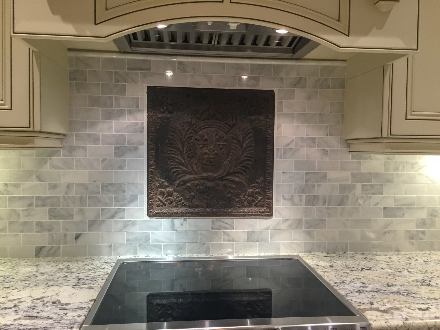 Fireback backsplash in Richmond Hill, California sourced from https://www.firebacks.net