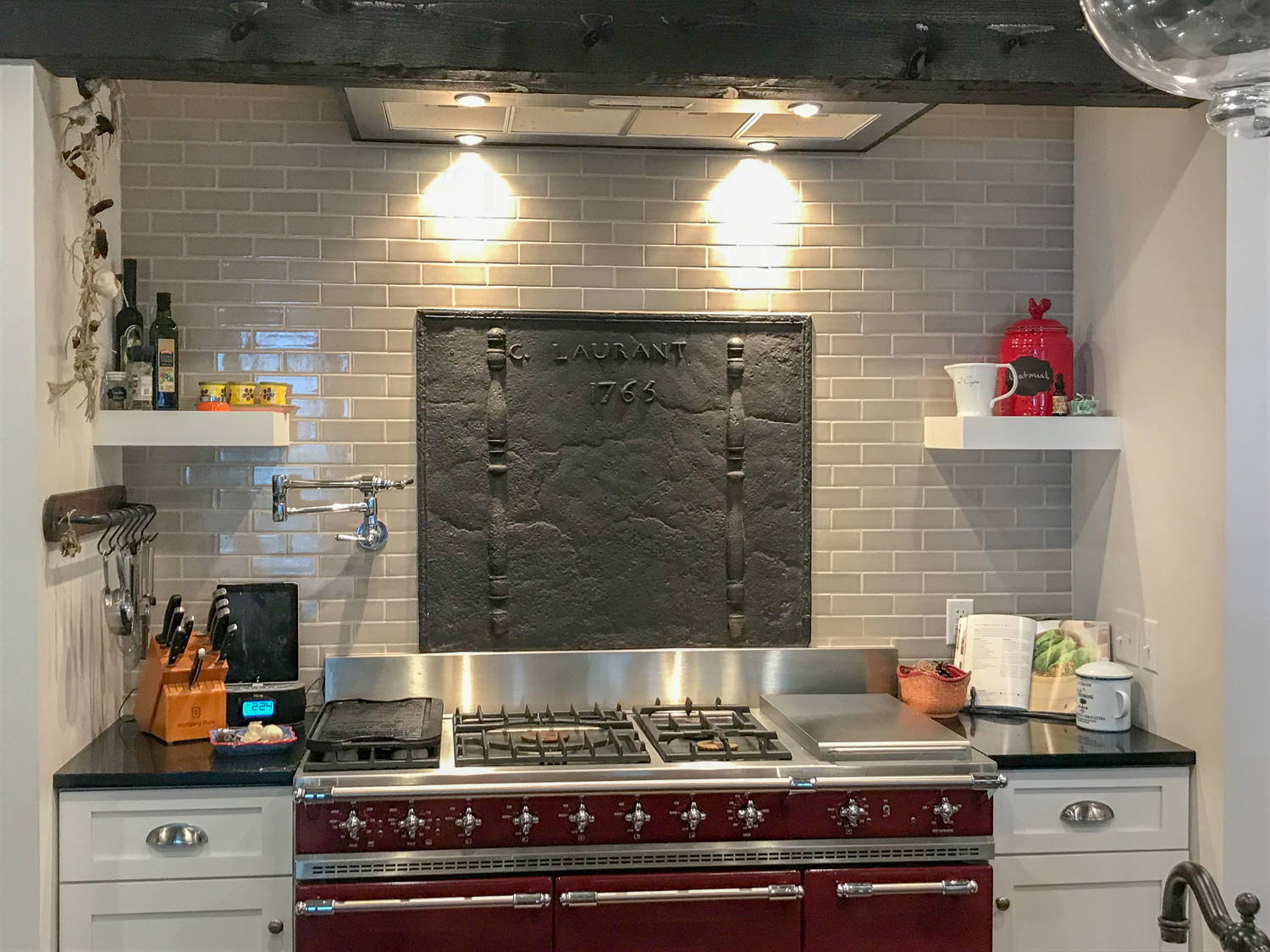 Fireback backsplash in Scott City, Missouri by https://www.firebacks.net