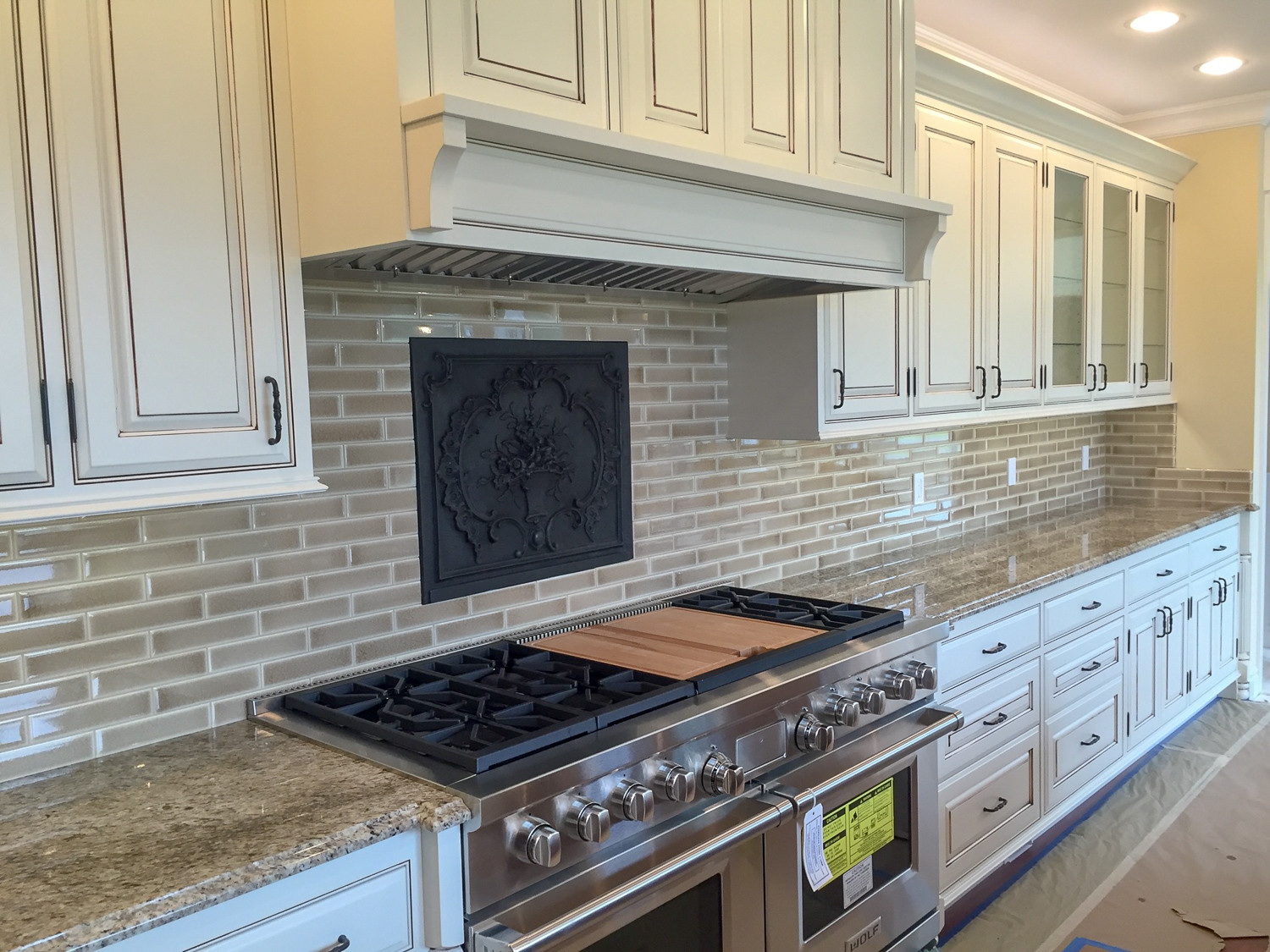 Fireback backsplash in Sequim, Washington sourced from https://www.firebacks.net