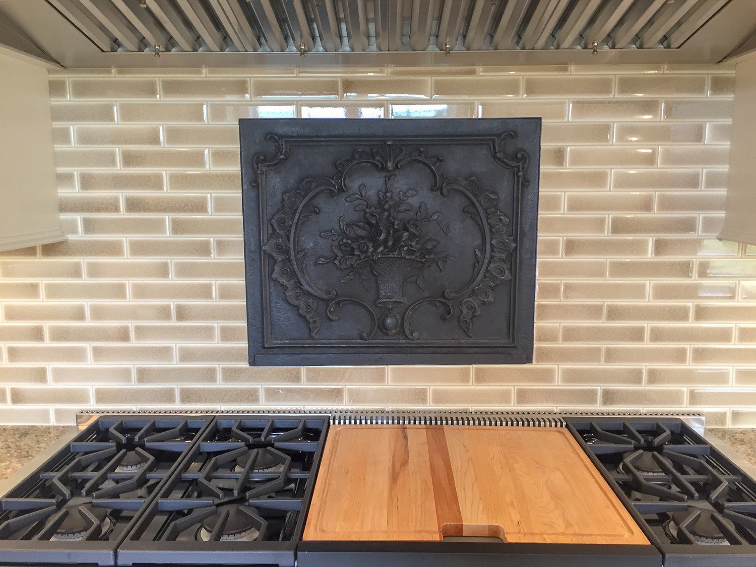 Fireback backsplash in Sequim, Washington sourced from https://www.firebacks.net