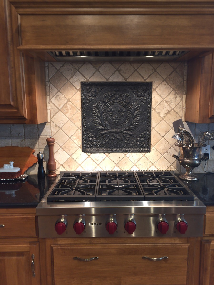 Fireback backsplash in Springfield, Missouri sourced from https://www.firebacks.net