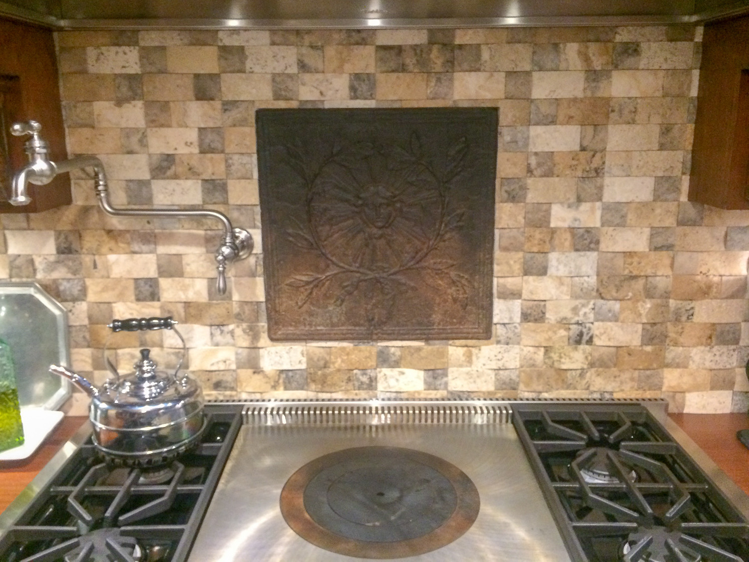 Fireback backsplash in Sussex, New Jersey by https://www.firebacks.net