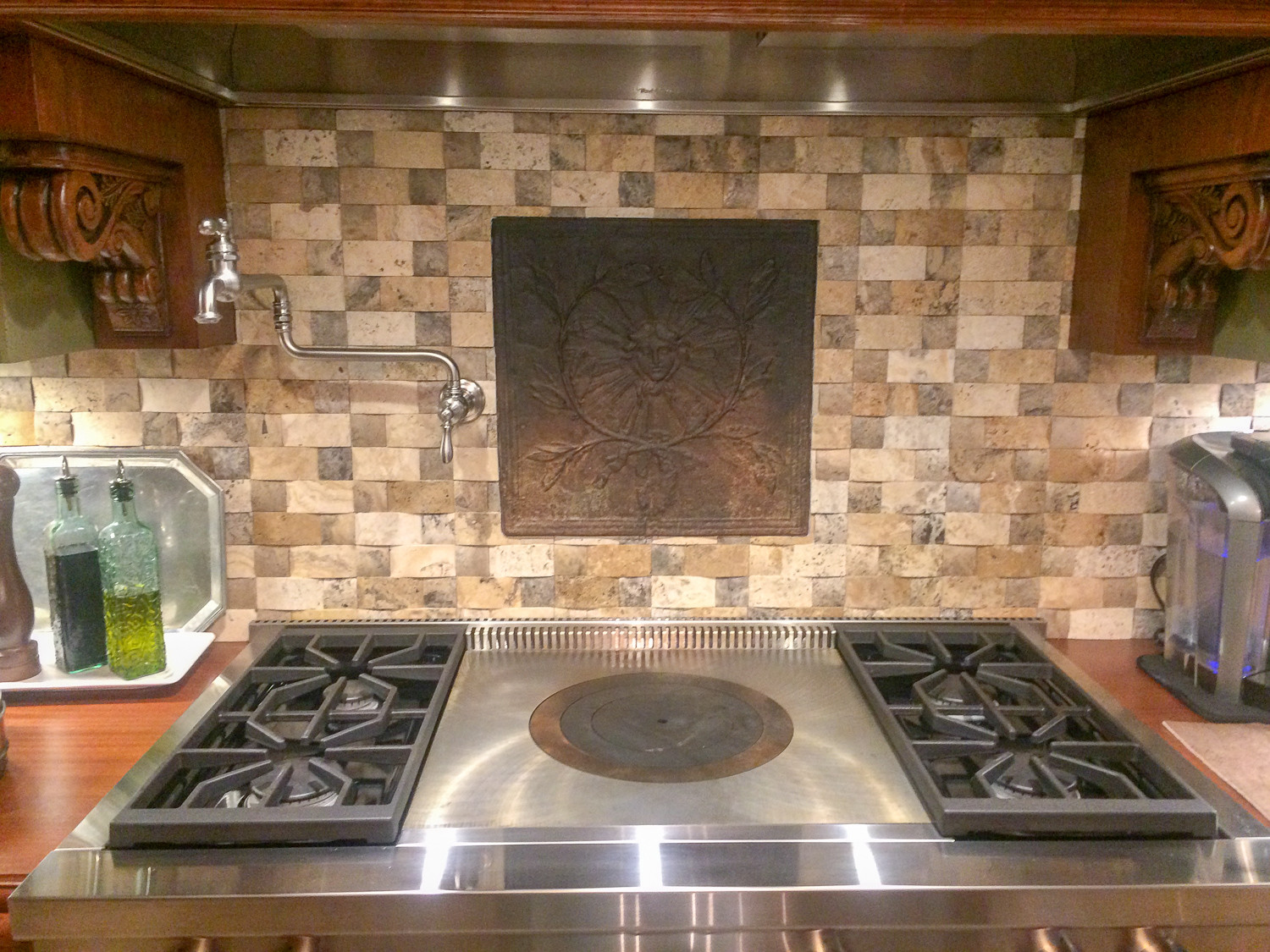 Fireback backsplash in Sussex, New Jersey by https://www.firebacks.net