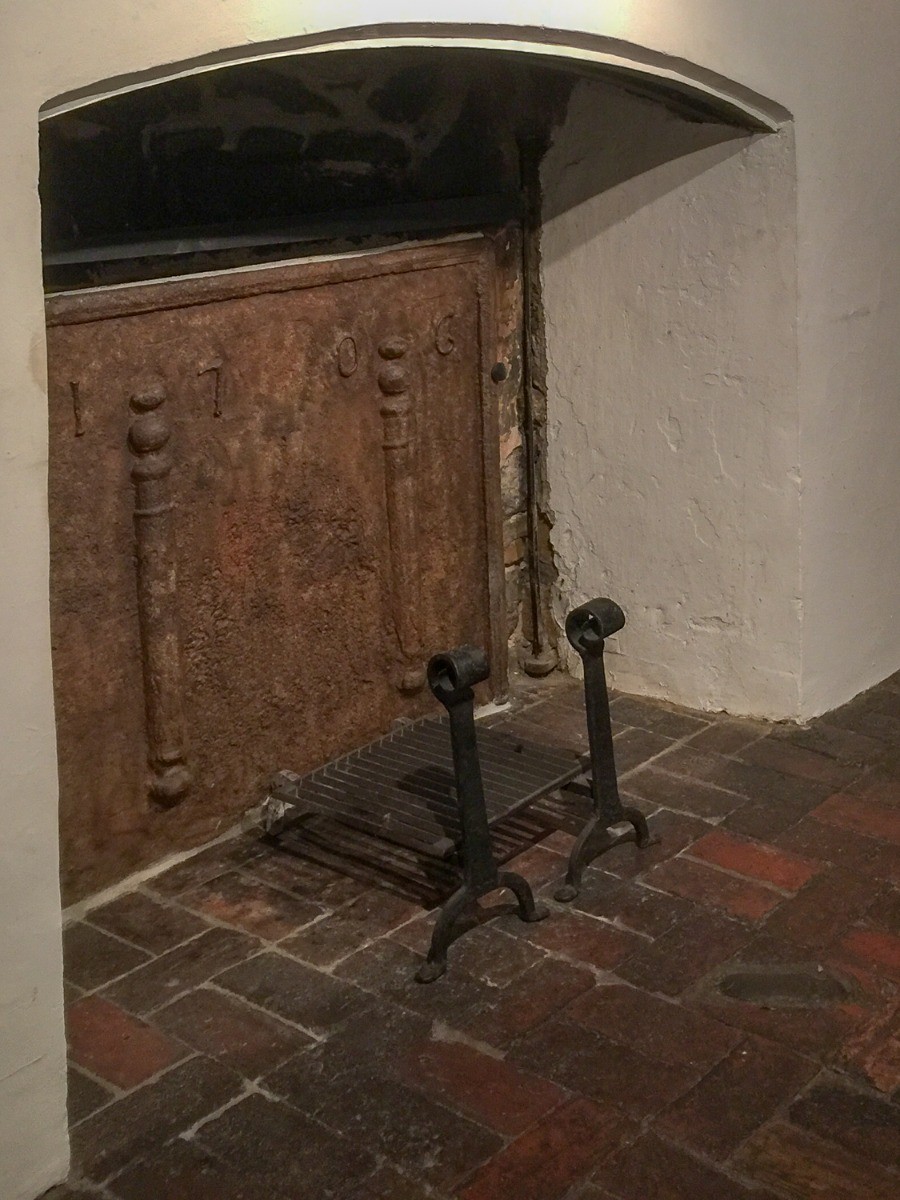 Fireplace fireback in Washington DC from https://www.firebacks.net