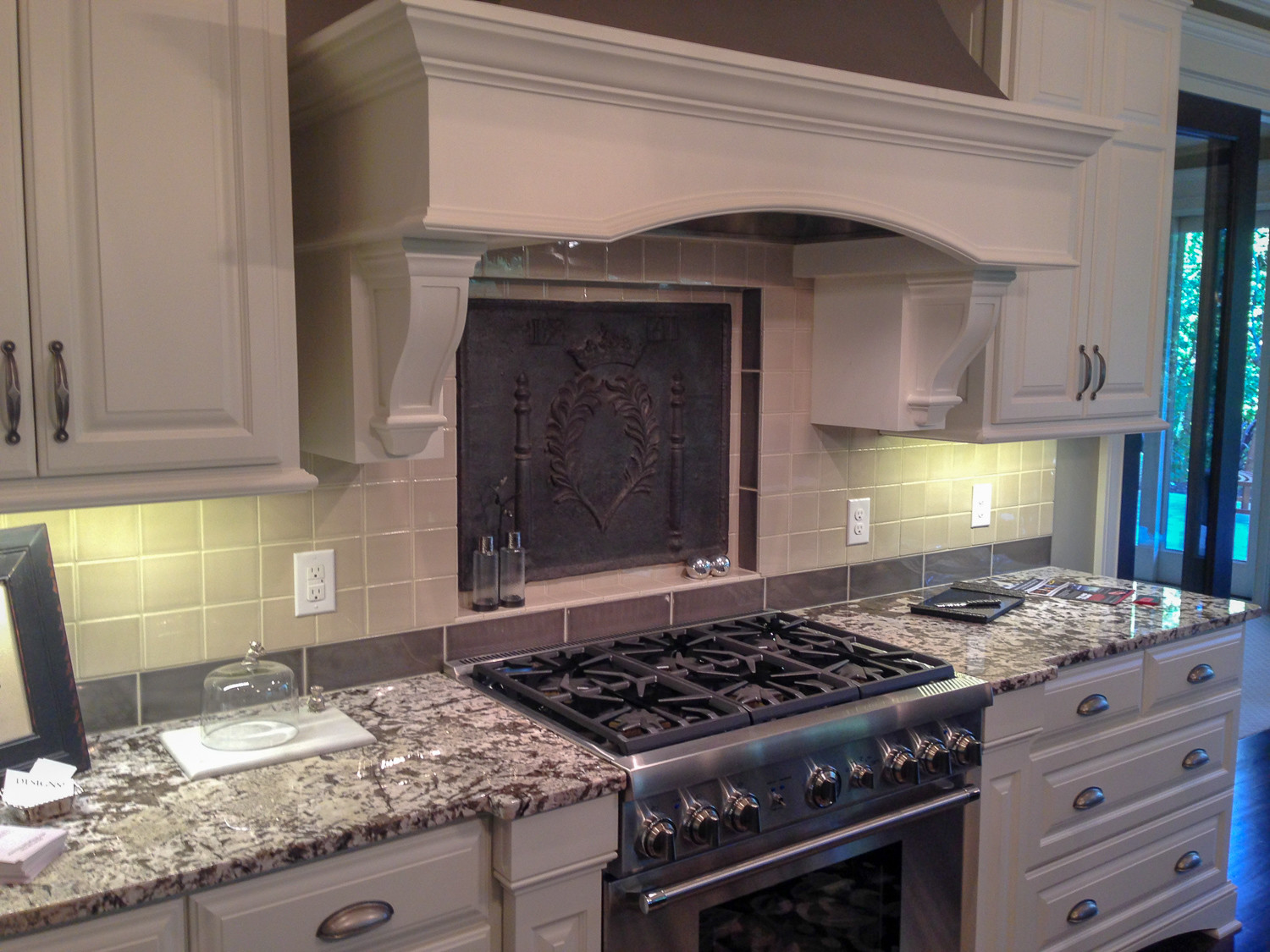 Fireback backsplash in Wayzata by https://www.firebacks.net 