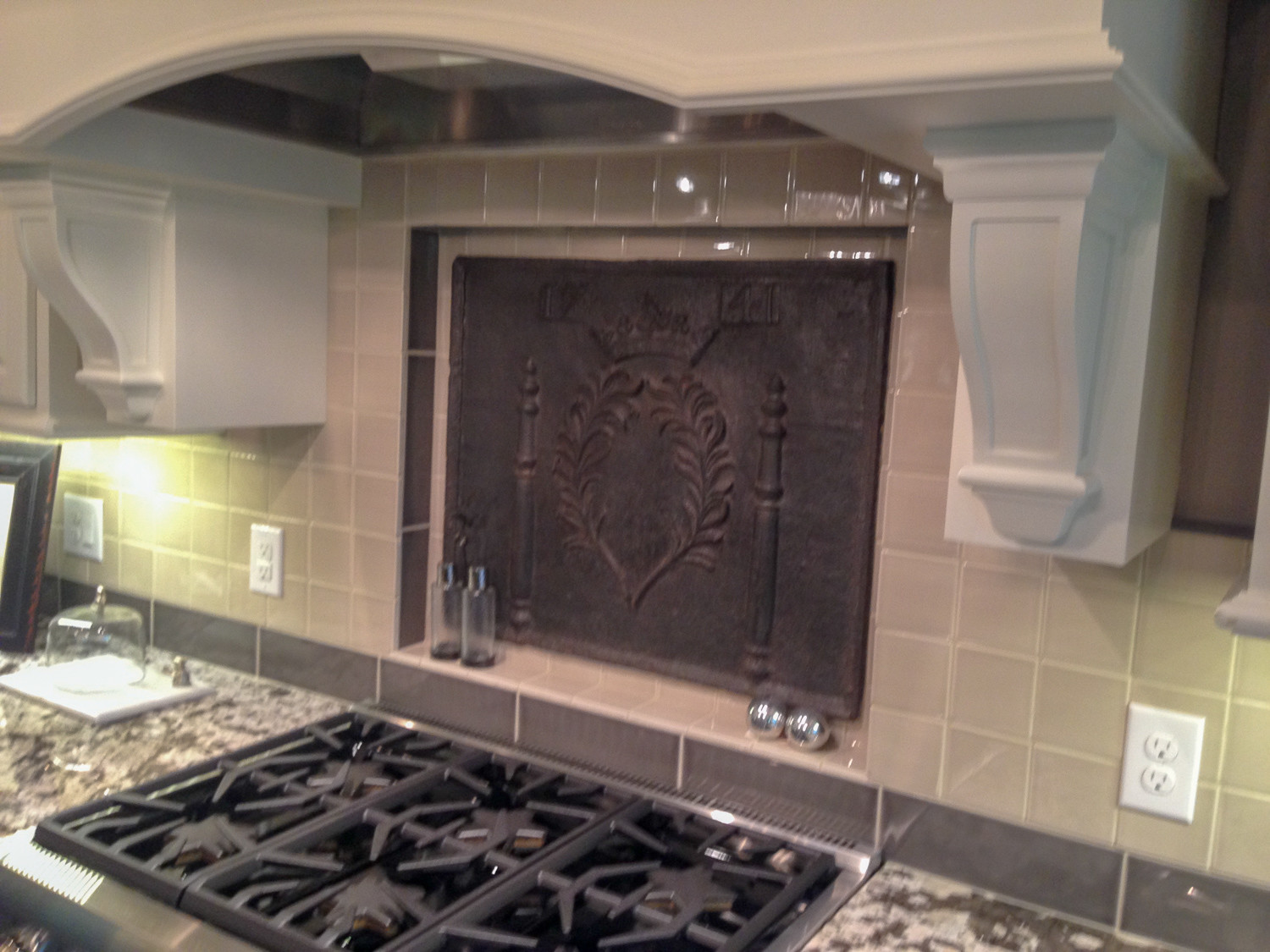 Fireback backsplash in Wayzata by https://www.firebacks.net