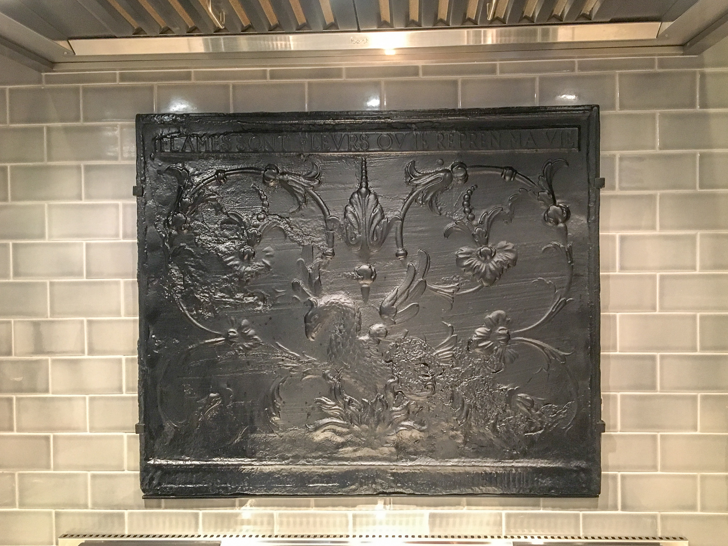 Fireback backsplash in Naperville, Illinois by https://www.firebacks.net