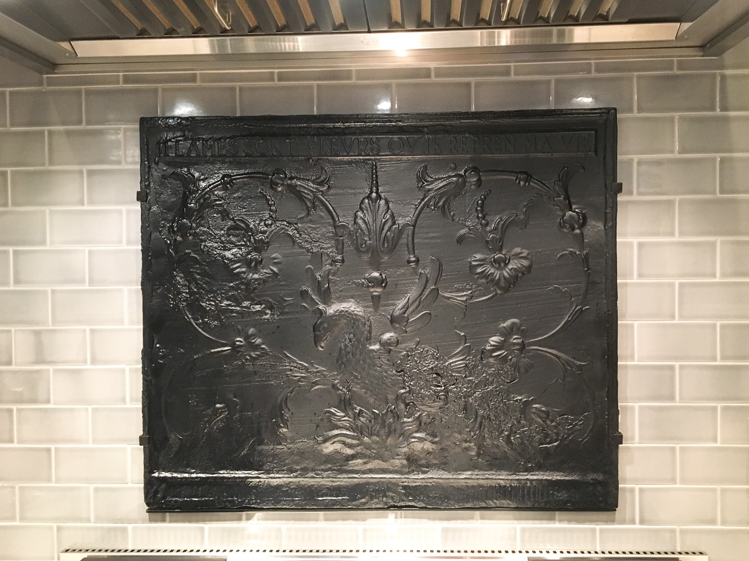 Fireback backsplash in Naperville, Illinois by https://www.firebacks.net