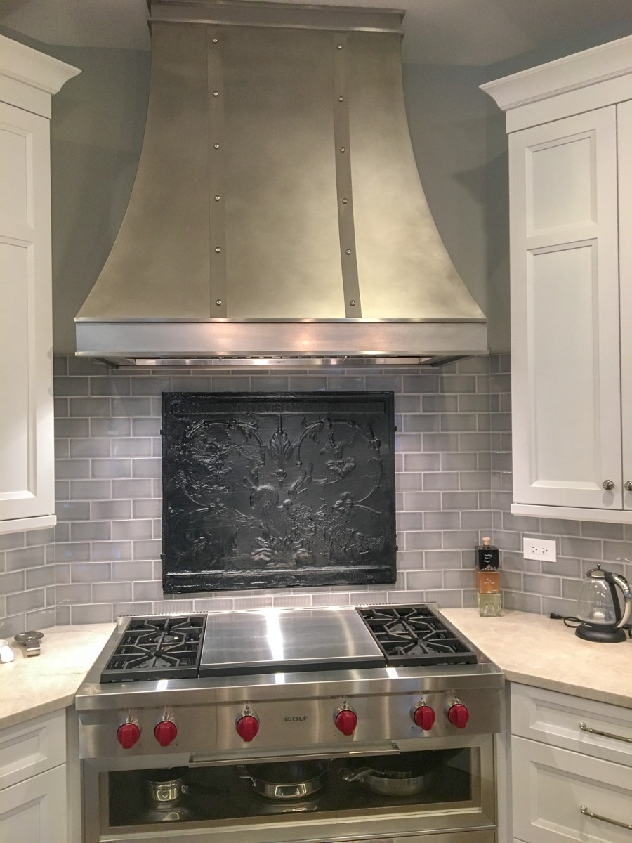 Fireback backsplash in Naperville, Illinois by https://www.firebacks.net