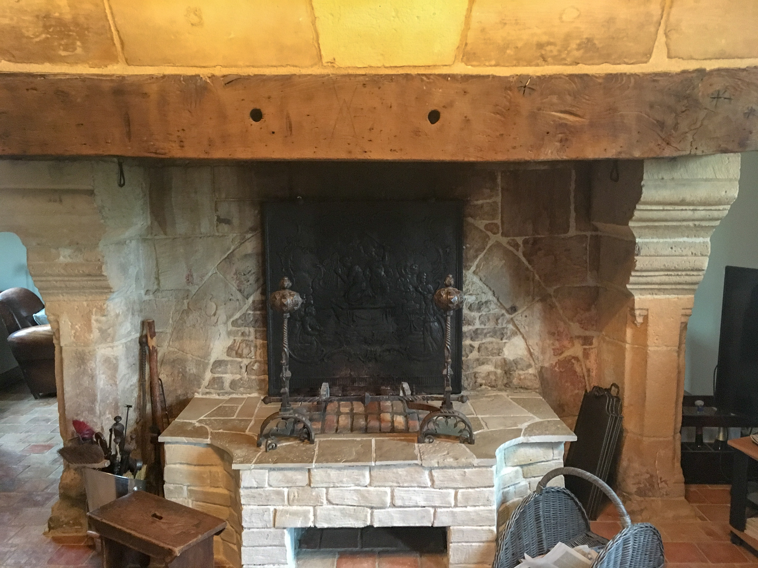 Fireplace accessories in Bonneville-sur-Touques, sourced by https://www.firebacks.net