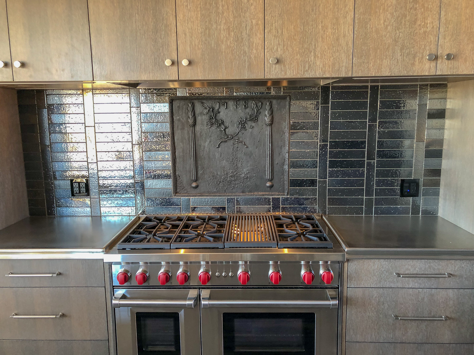 Fireback as backsplash in Boston, USA, sourced by https://www.firebacks.net