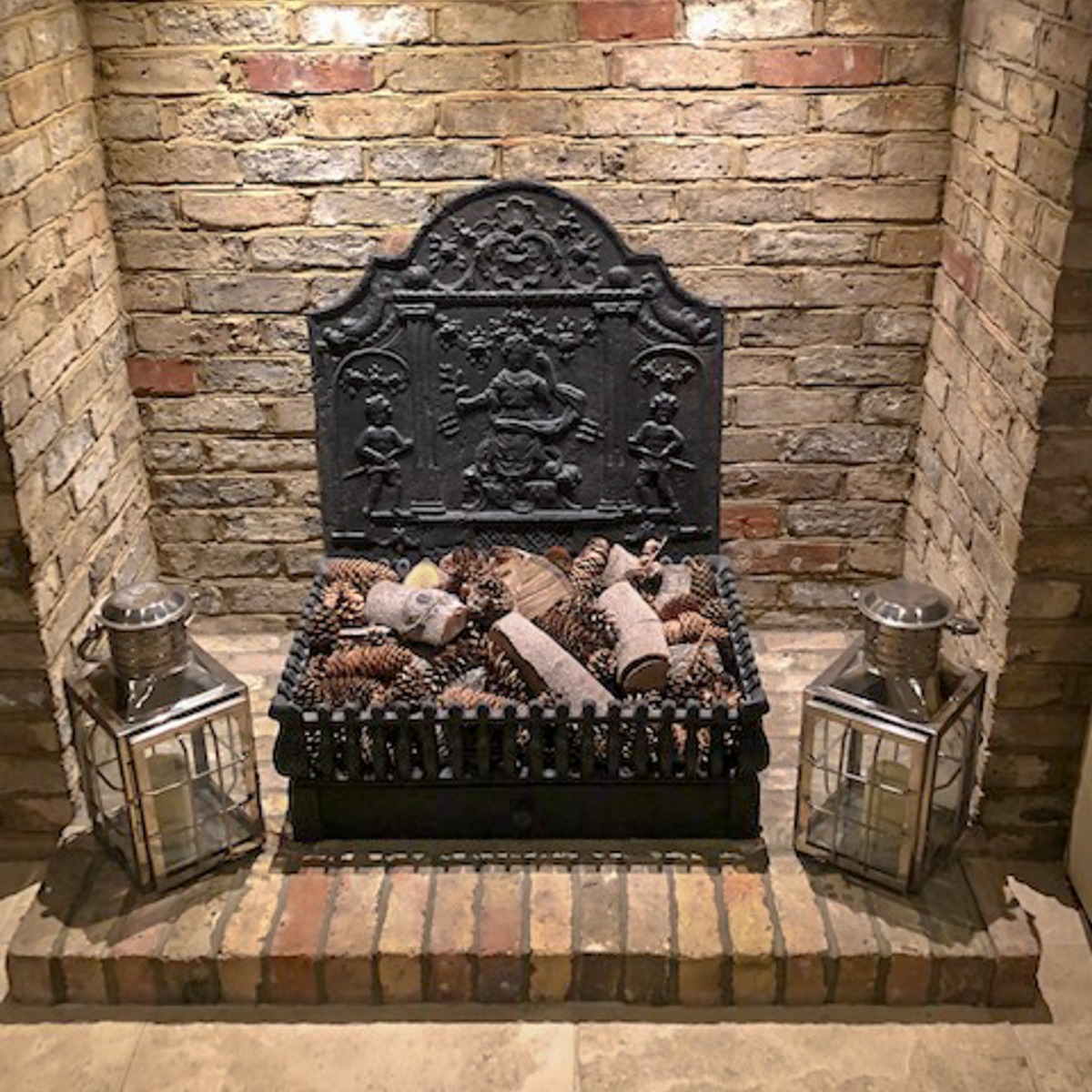 Unused fireplace decorated with a fire grate