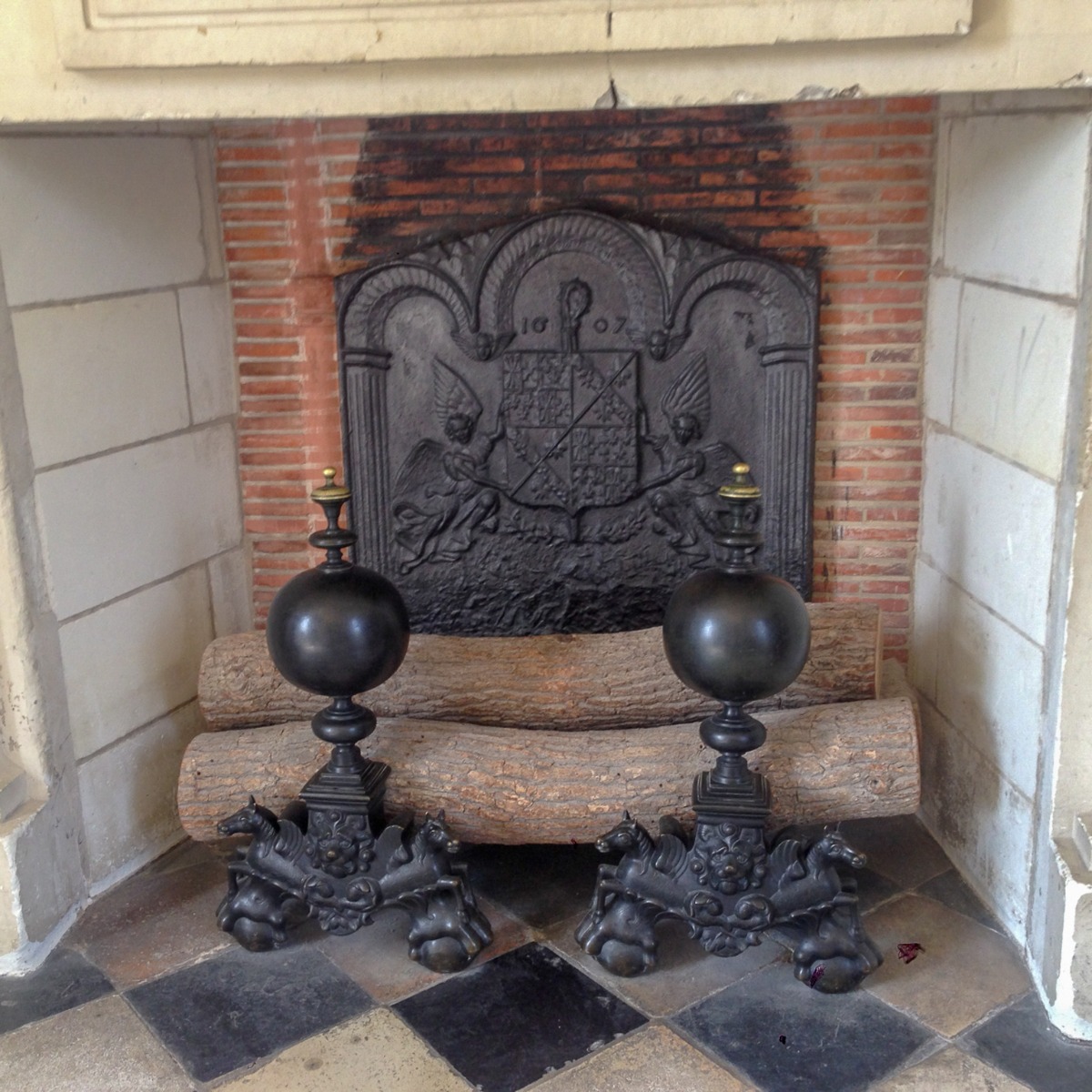 Unused fireplace decorated with a fire grate