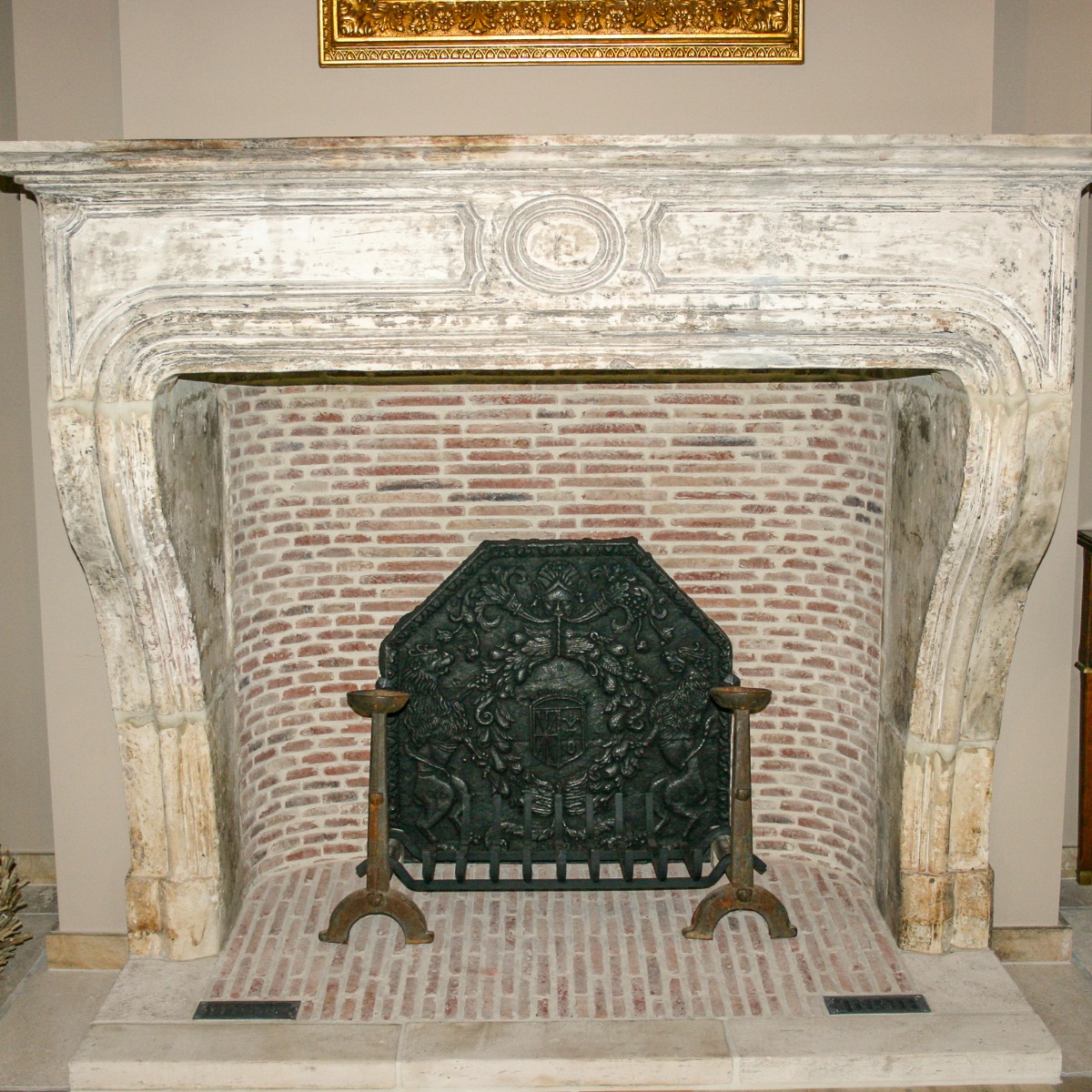 Fireplace Fireback in Brussels, Belgium, sourced by https://www.firebacks.net