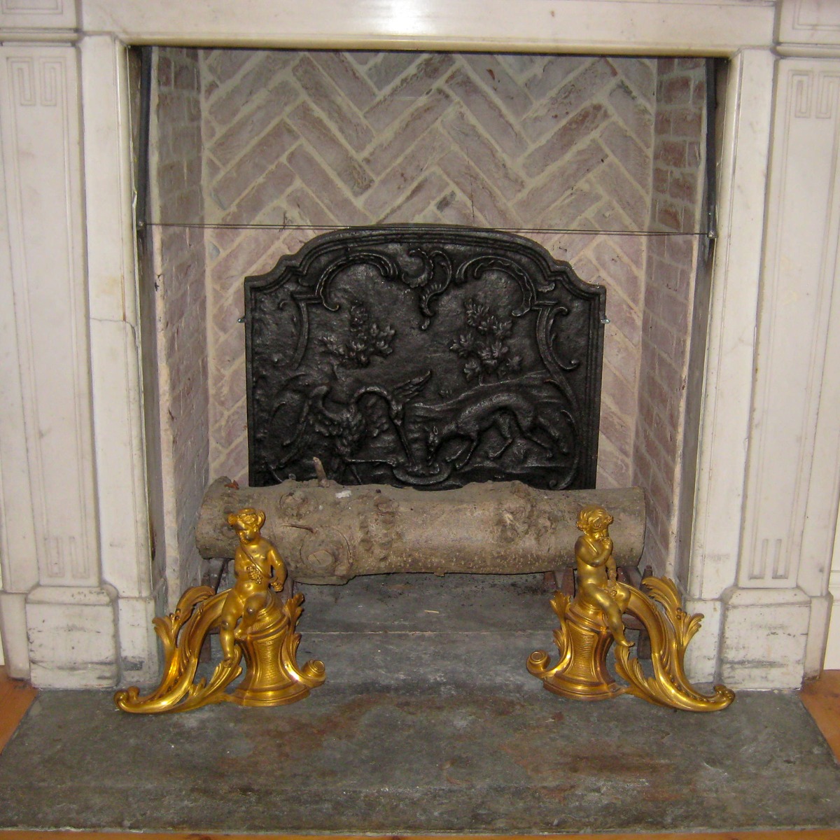 Unused fireplace decorated with a fire grate