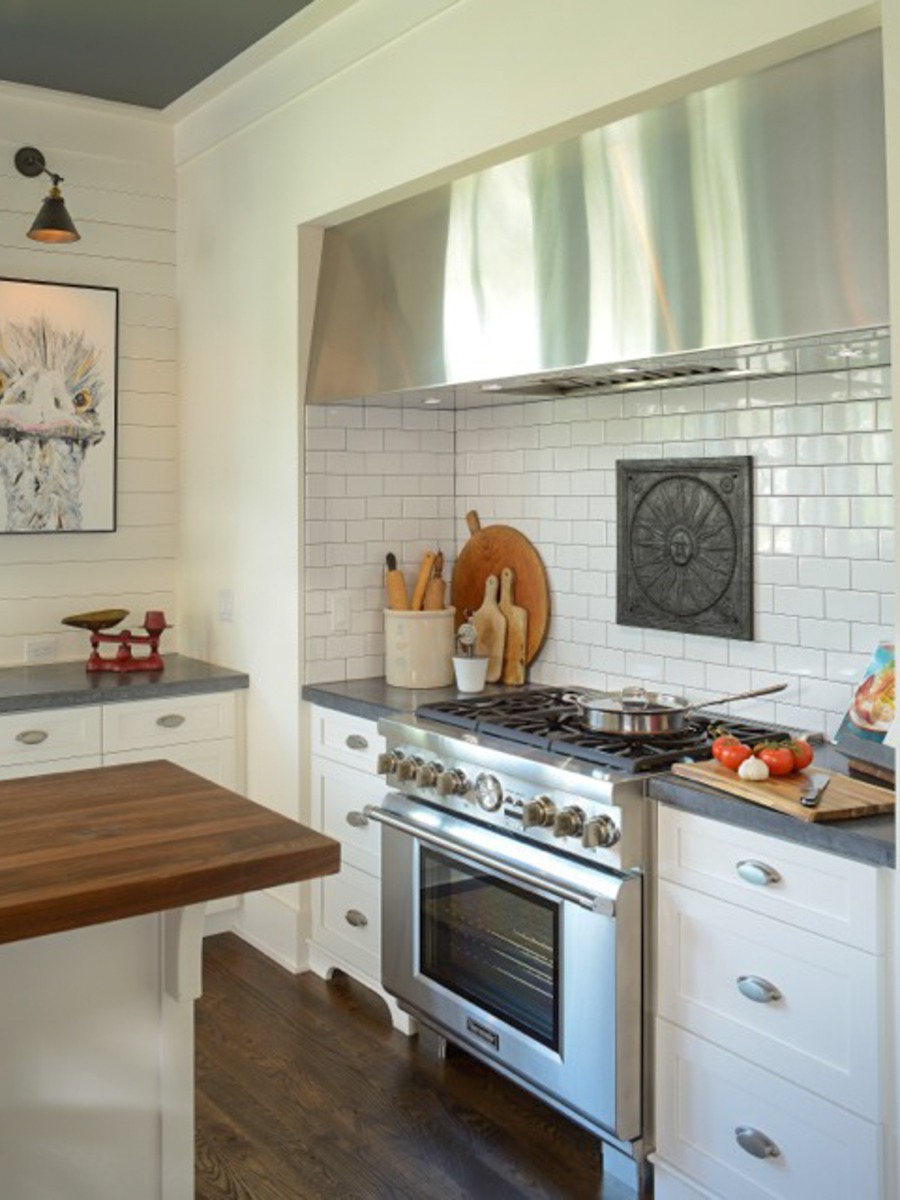 Fireback as backsplash in Charleston, South Carolina from https://www.firebacks.net