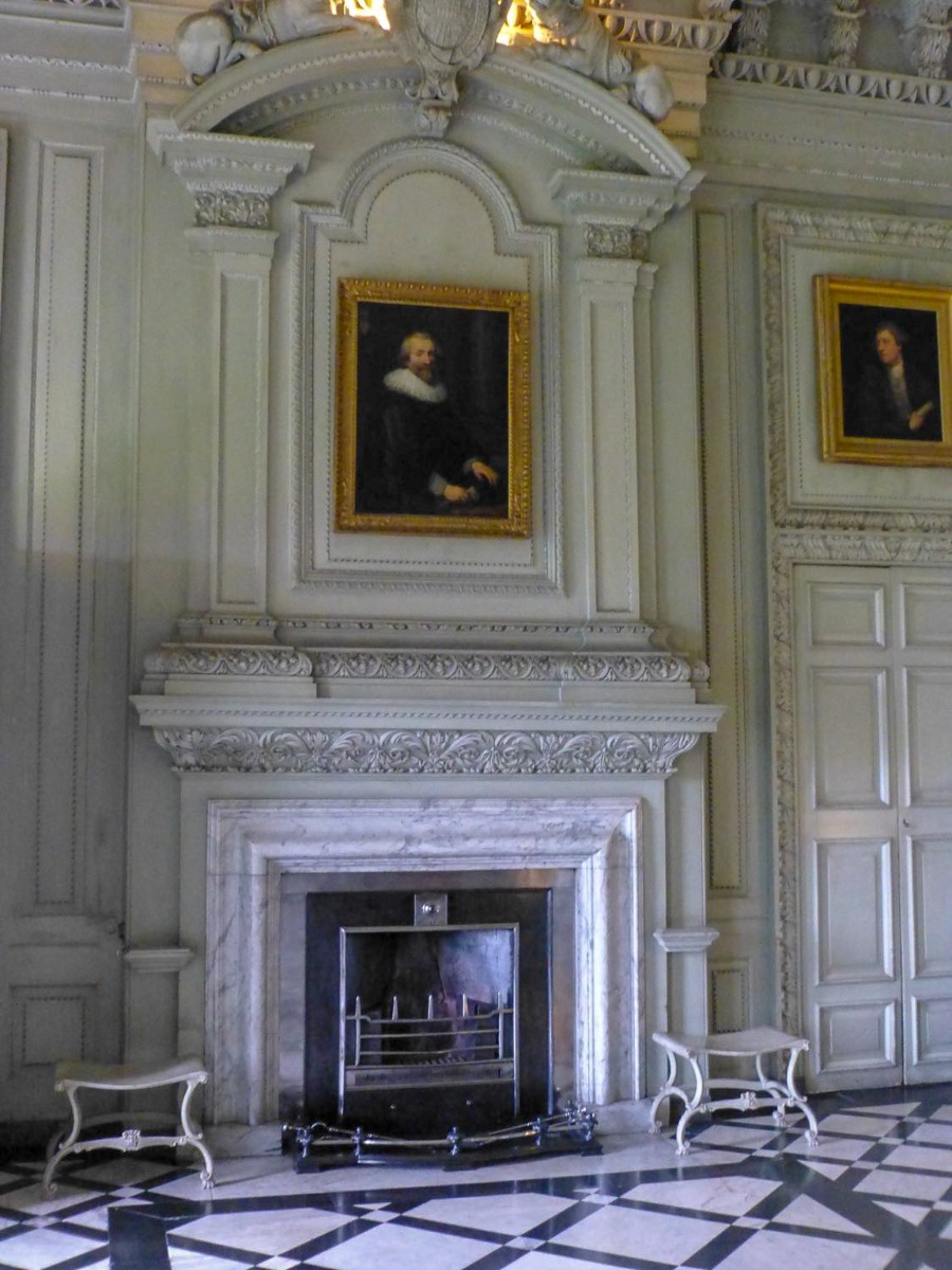 Unused fireplace with decorations