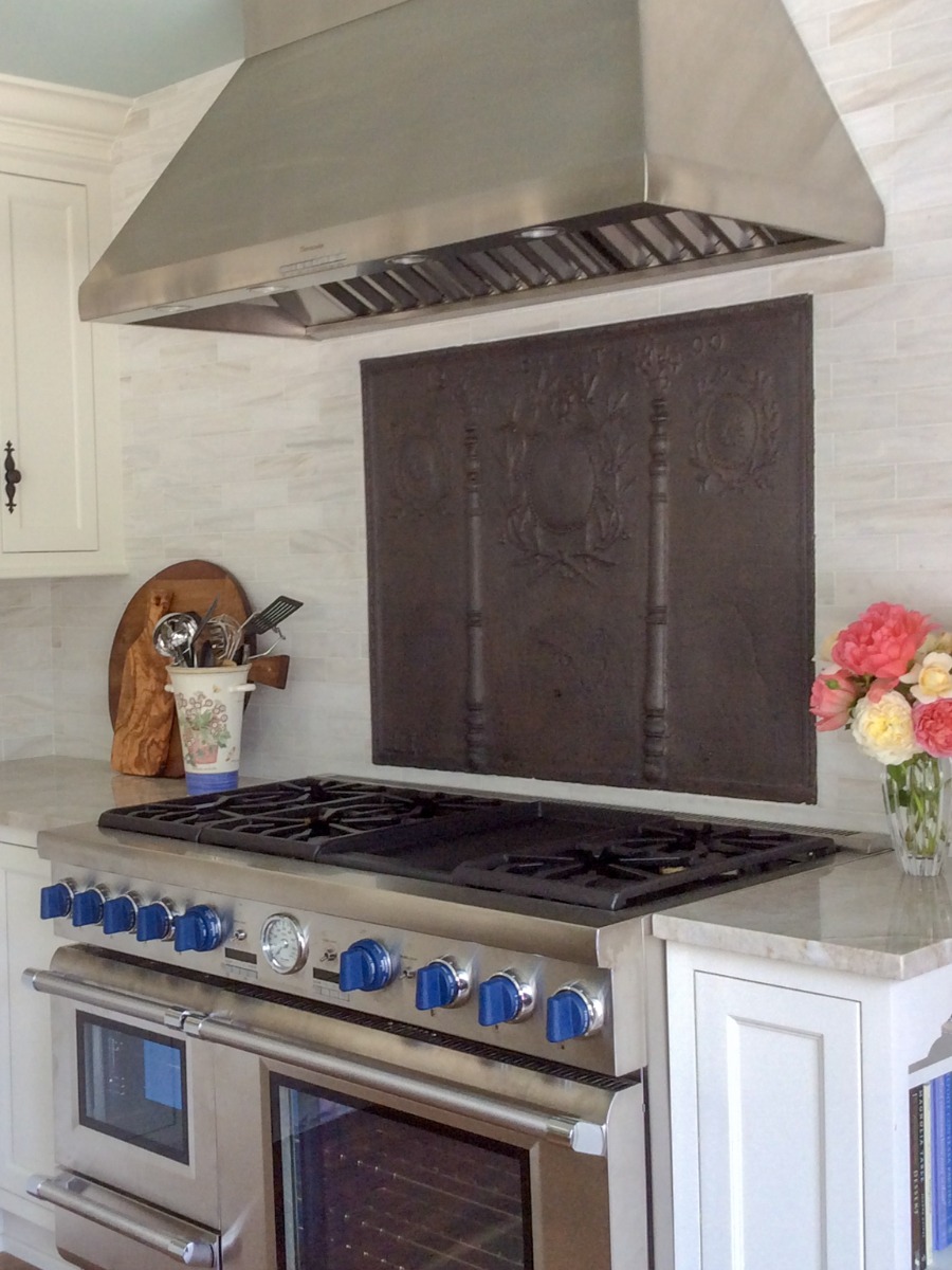 Fireback as backsplash in Chester, New Jersey, sourced by https://www.firebacks.net