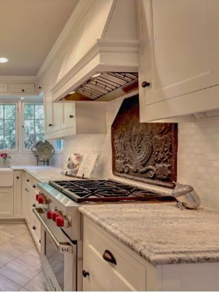 Fireback backsplash in Edina, Minnesota sourced from https://www.firebacks.net